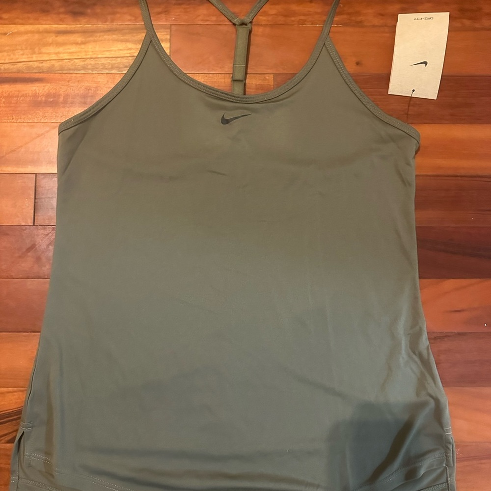 Women’s Nike workout shirt